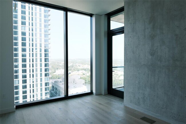 Building Photo - 610 Davis St