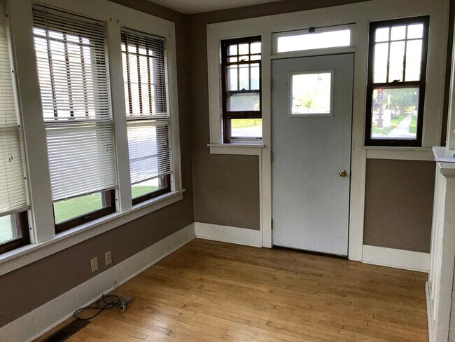 Foto del edificio - 1100 Center St.