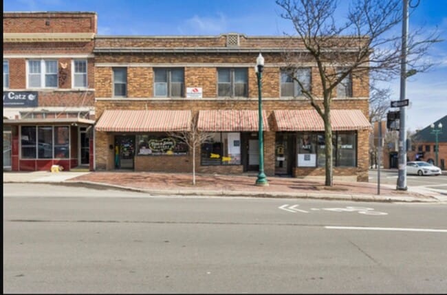 Photo - 2 N Huron St Apartment