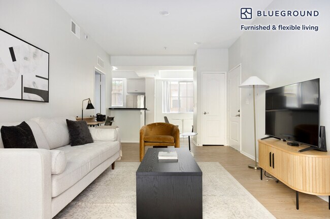 Foto del edificio - 2225 S Beverly Glen Blvd