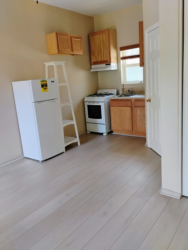 Building Photo - 1921 Knoxville Ave