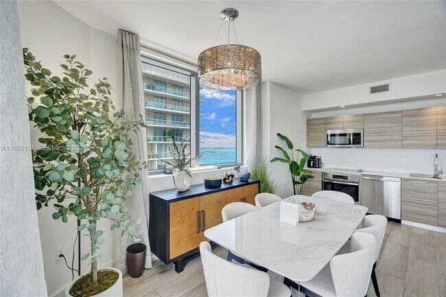 Foto del edificio - 121 NE 34th St