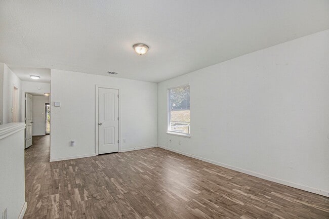 Building Photo - This charming 2-bedroom, 2-bathroom duplex is nestled in the desirable Lake Worth region of Fort ...