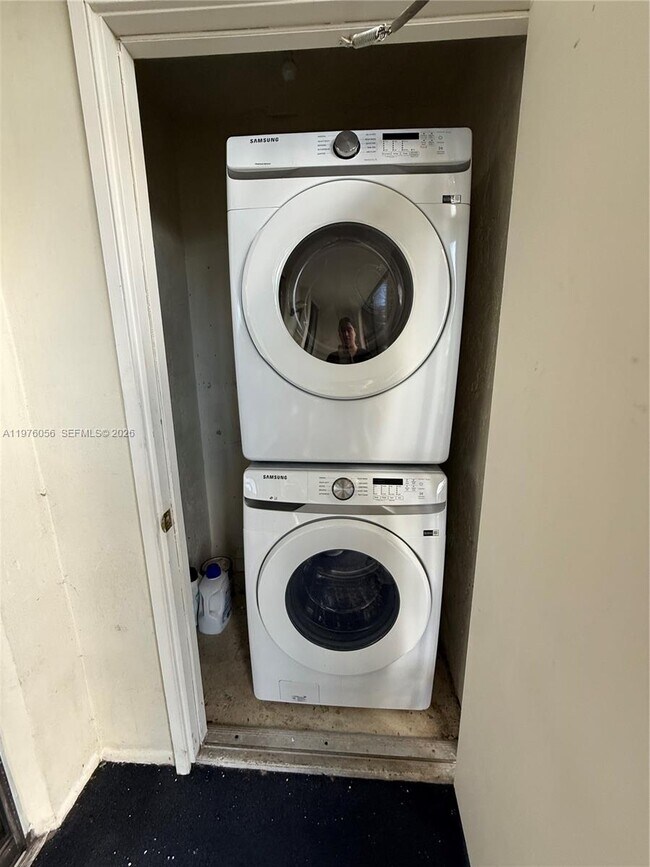 Foto del edificio - 5130 Las Verdes Cir