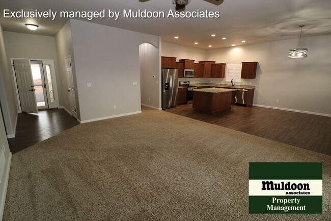 Foto del edificio - Gorgeous Pueblo West home.  Available now!