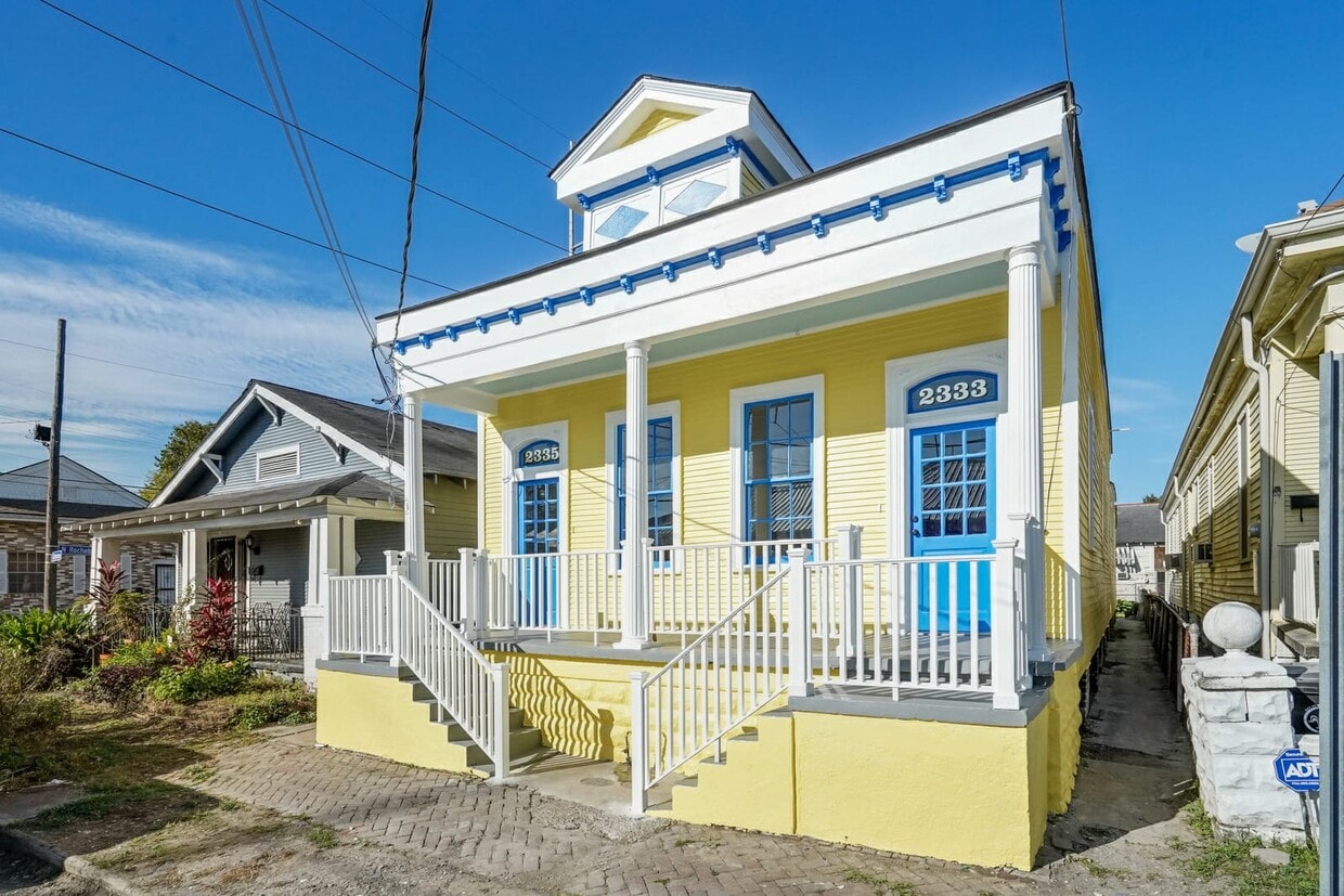Primary Photo - 2333 Columbus St