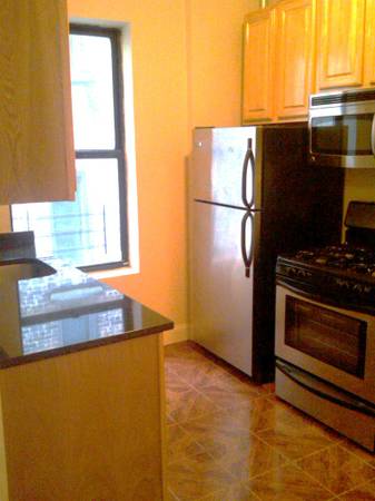 Building Photo - 538 W 49th St