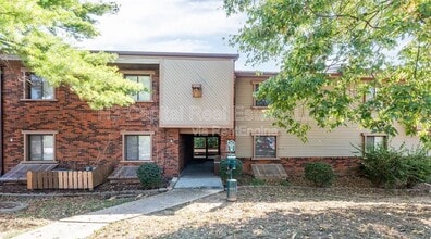 Building Photo - 302 Woodhenge Dr