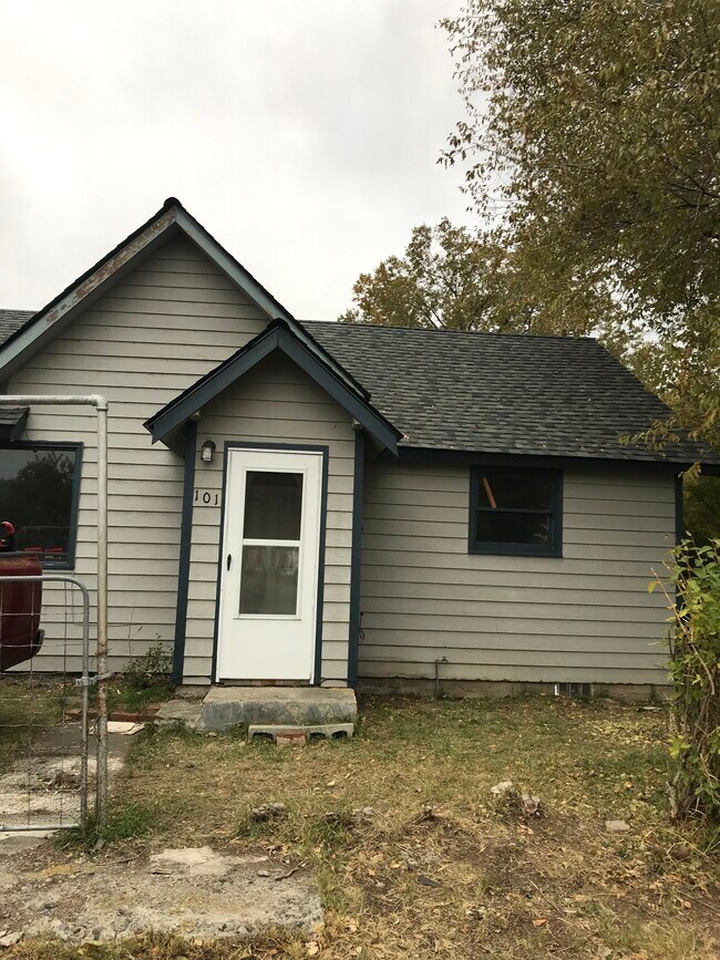 Building Photo - 101 West Chelan Ave