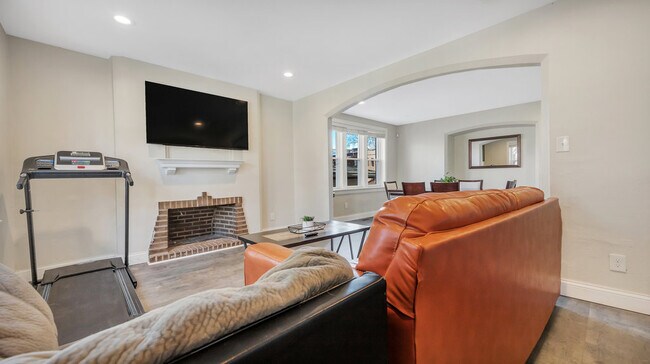 Foto del edificio - 6006 Westminster Pl