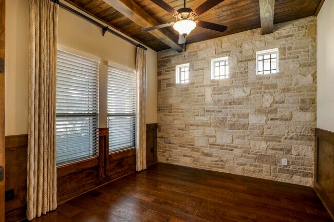 Foto del edificio - 104 Woods Crossing