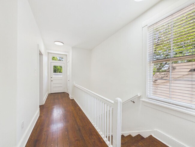 Foto del edificio - 1703 Oakdale Ave