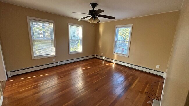 Building Photo - 3 George St