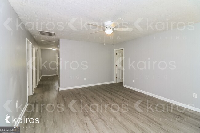 Building Photo - 300 Beaver Pointe Dr