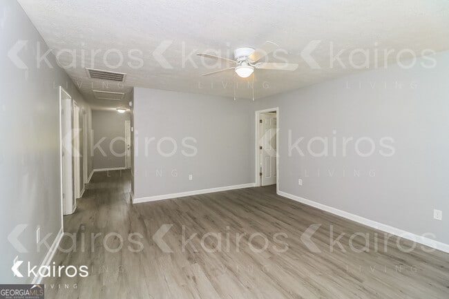 Foto del edificio - 300 Beaver Pointe Dr