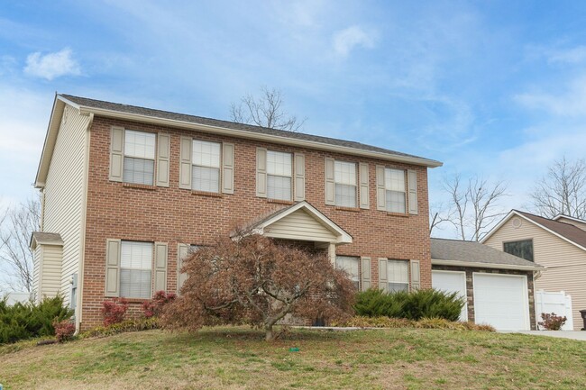 Foto del edificio - Knoxville 37932 - 3 bedroom, 2.5 bath home...