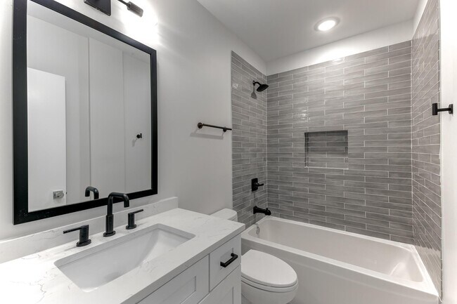 Foto del edificio - 5120 N Winthrop Ave