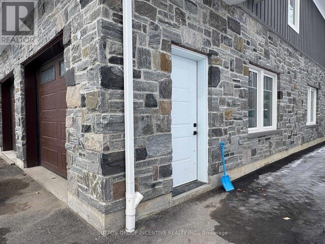 Building Photo - 1784 Big Bay Point Rd