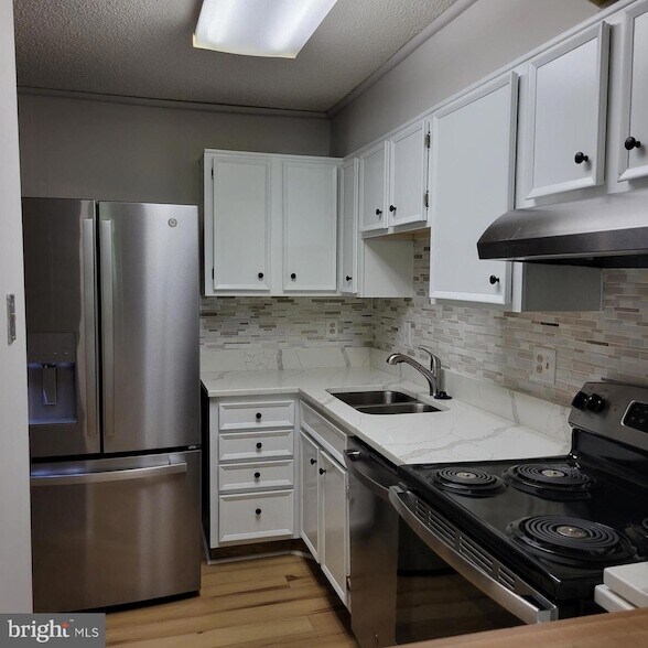 Building Photo - 5901 Mt Eagle Dr