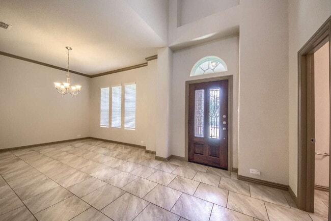 Building Photo - ****Go Big, Then Come Home to Comfort and Style!****