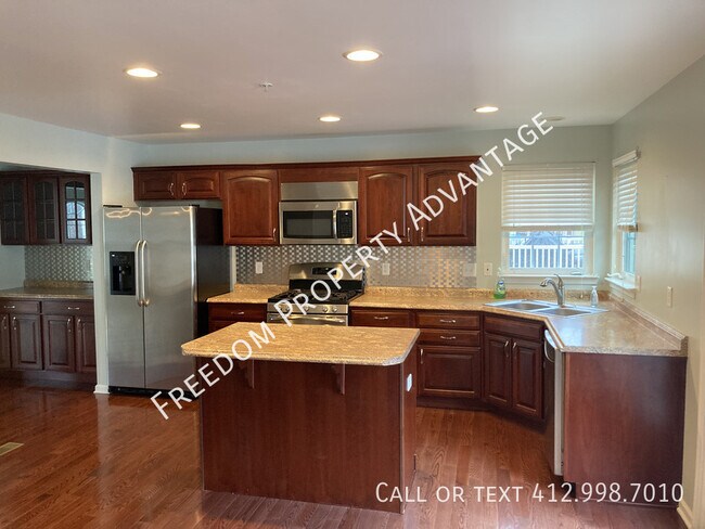 Foto del edificio - 333 Maple Ridge Dr