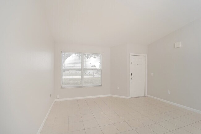 Building Photo - 2122 SE 6th Ln