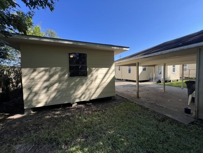 Foto del edificio - 2-Bedroom 1-Bath Home on Sunshine Rd!