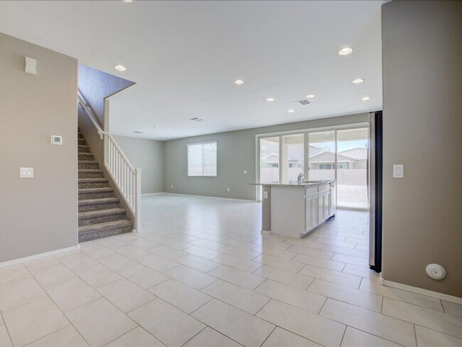 Building Photo - 4 Bedroom 3 Bathroom