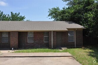 Building Photo - 2032 Oakwood Ct