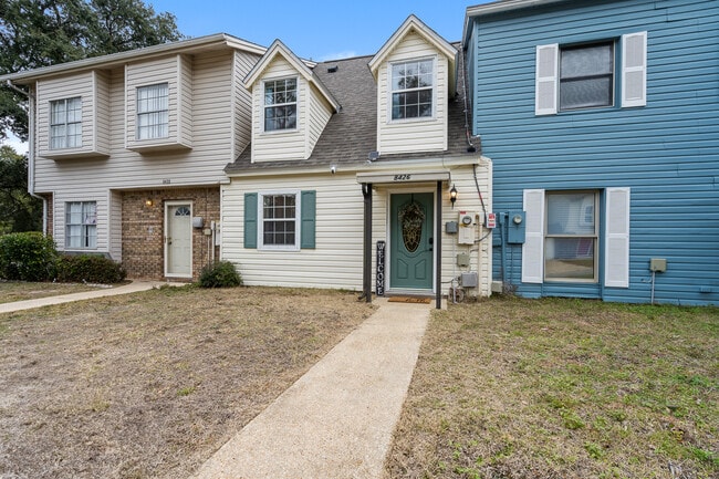 Building Photo - 8426 Williamsburg Cir