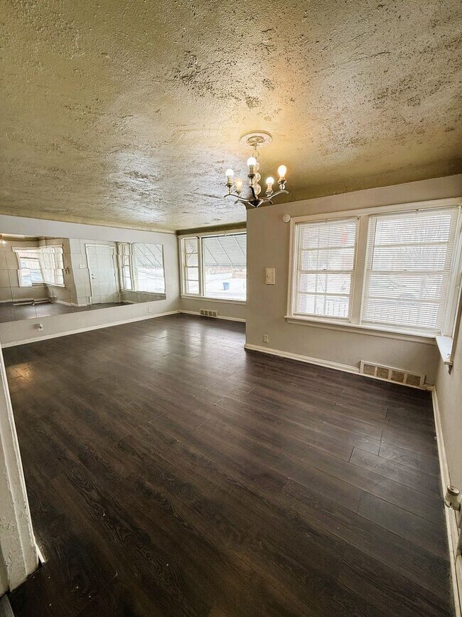 Foto del edificio - Spacious 3 Bedroom Rental!