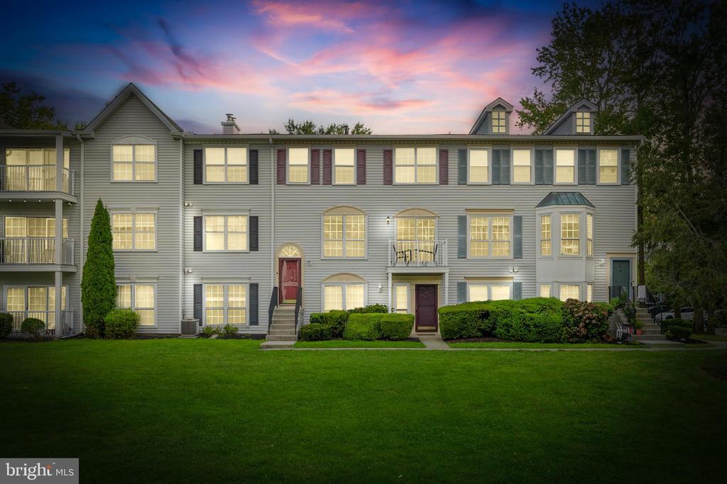 Primary Photo - 71 Chambord Ct