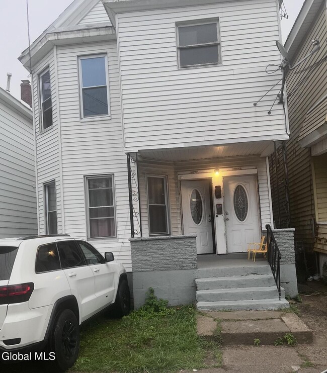 Building Photo - 1075 Pleasant St