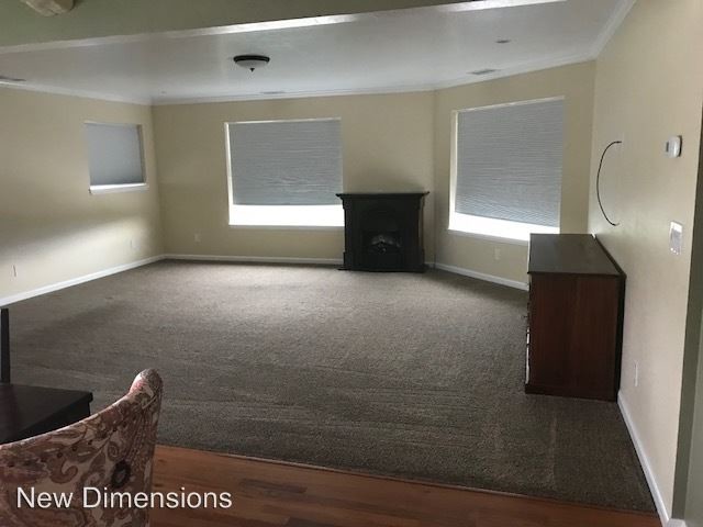 Building Photo - 4 br, 3.5 bath House - 1127 Pinion Hills Dr.