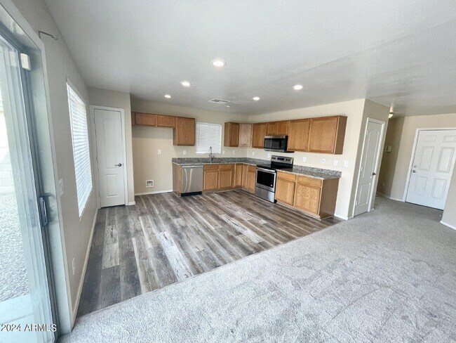 Building Photo - 37024 W Bello Ln