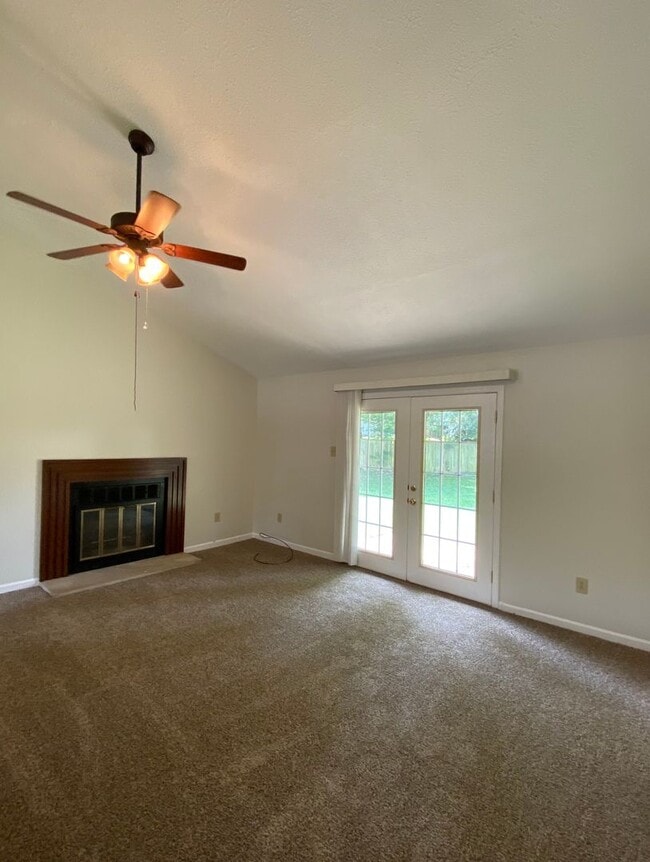 Building Photo - Spacious, All Electric 3 BR House! Fenced Backyard! W/D Hookups, Off-Street Parking