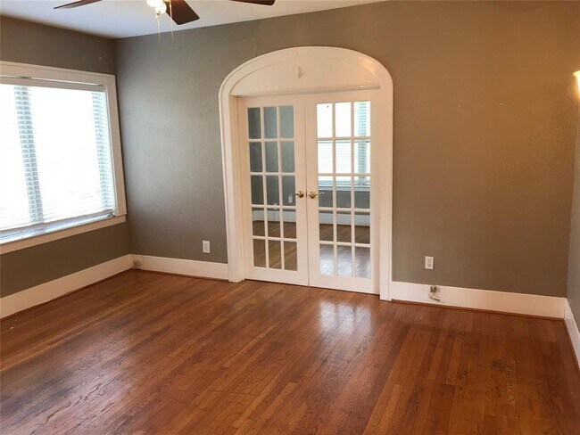 Building Photo - 1811 Sul Ross St