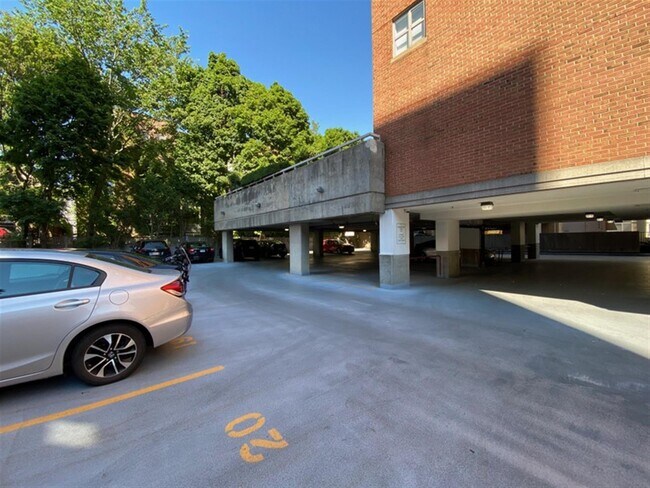 Foto del edificio - 931 Massachusetts Ave