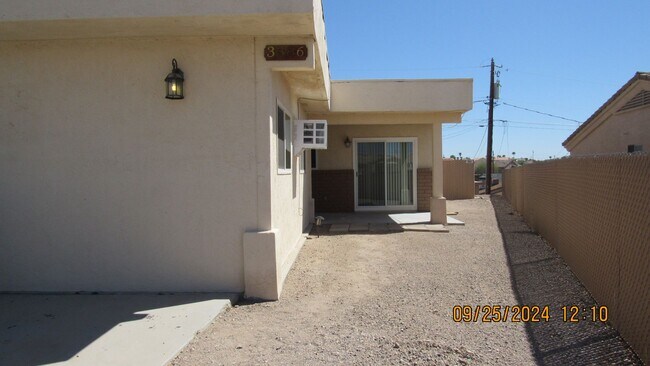 Foto del edificio - 3386-3388 Iroquois Dr.