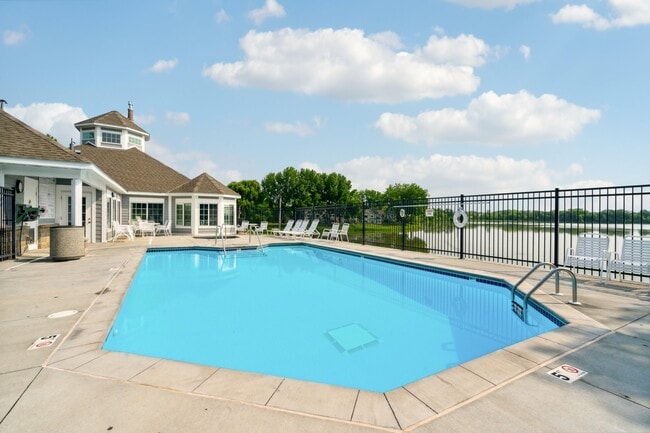 Building Photo - Hazeltine Shores