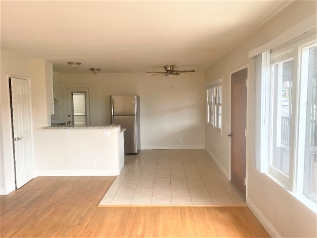 Building Photo - 506 Avenida Victoria