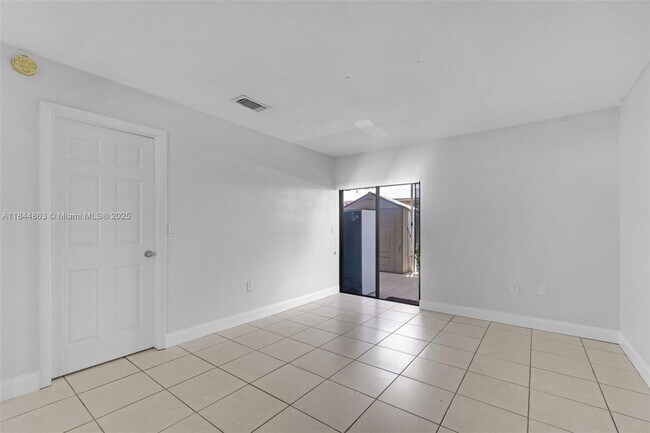 Foto del edificio - 11630 SW 2nd St