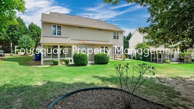 Foto del edificio - End Unit Townhome | Sunroom| Community Poo...