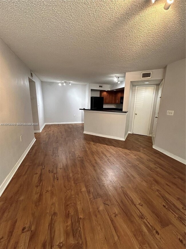 Building Photo - 701 Vista Isles Dr