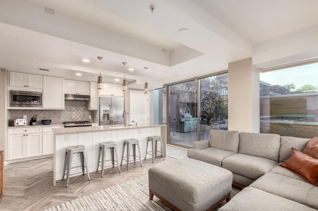 Building Photo - 7161 E Rancho Vista Dr