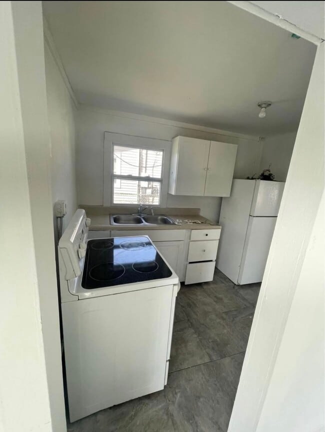 Building Photo - 309 College Ave