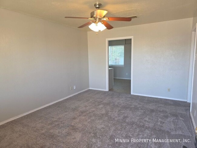 Foto del edificio - 4610 Storey Ave