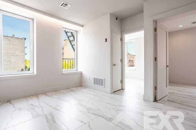Building Photo - 130 Graham Ave