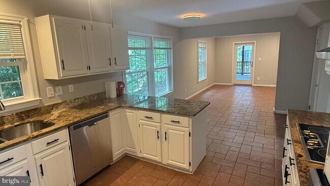 Foto del edificio - 8704 Victory Ln