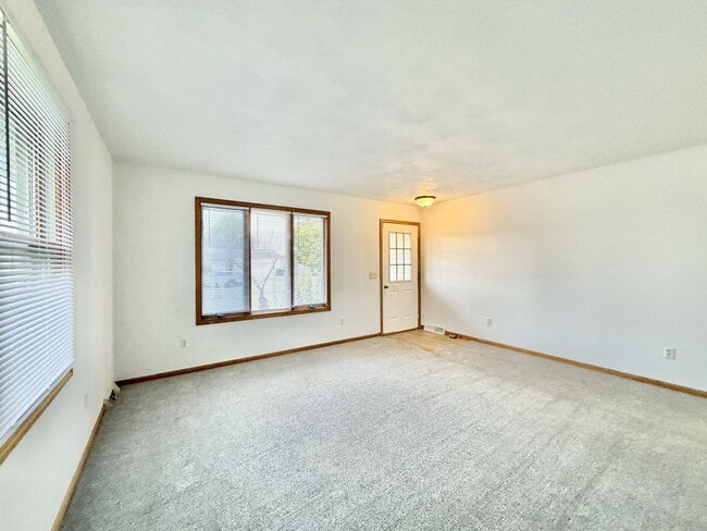 Building Photo - 1124-1126 Brown Dr